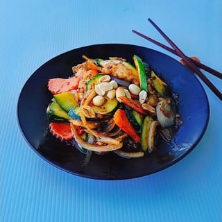 Kung Pao Chicken, Mixed Vegetables, & Rice